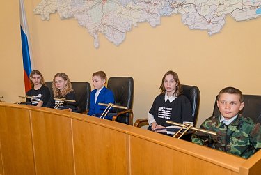 Школьные герои в Доме Советов